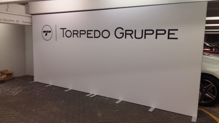 Torpedo Garage Spannrahmensystem für Showroom