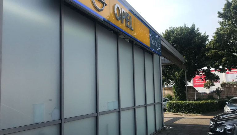 Werkstatt Aussenansicht Opel Dresen Frechen Sichtschutz Glasdekorfolie