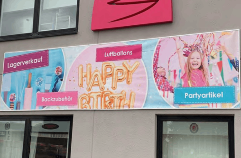 Die Folienritter wetterfeste Textilrahmen für auffällige Außenwerbung